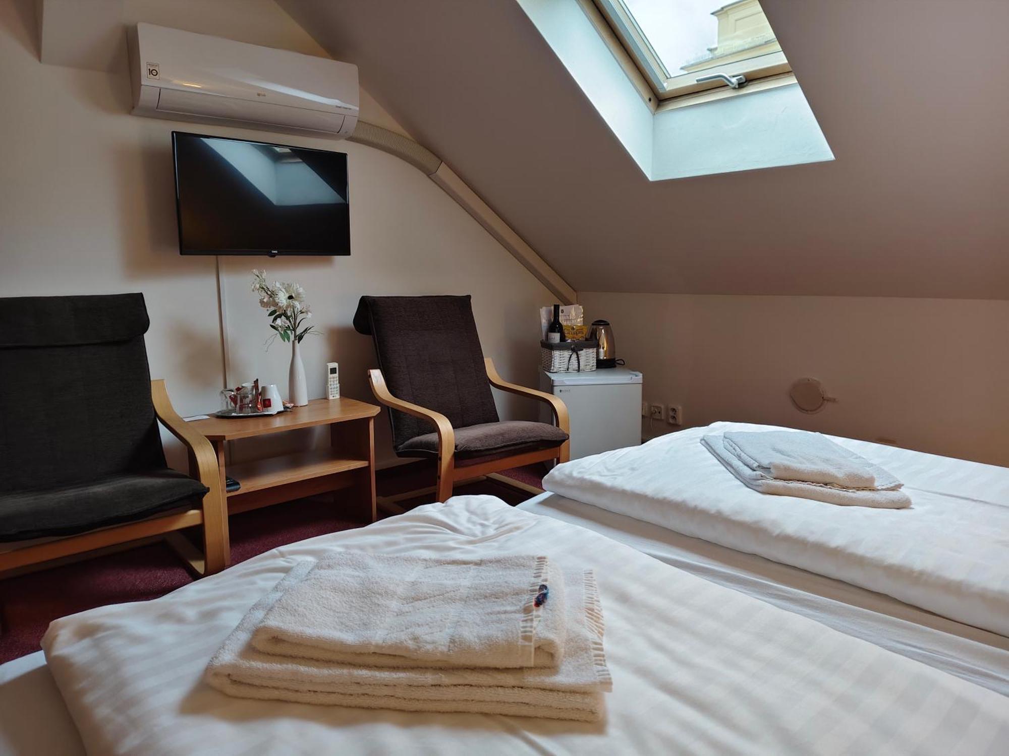 Hotel Bily Konicek Třeboň Dış mekan fotoğraf
