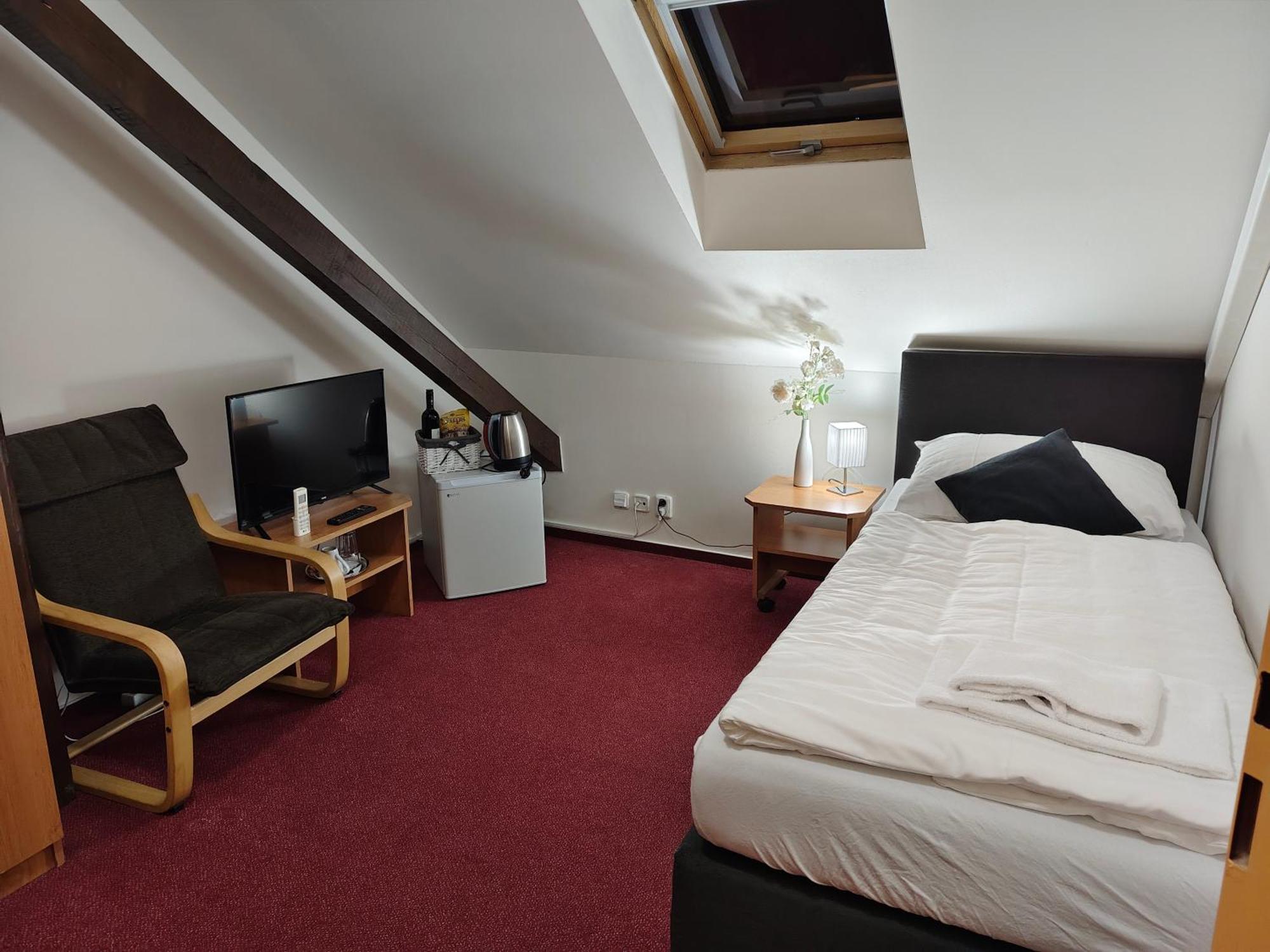 Hotel Bily Konicek Třeboň Dış mekan fotoğraf