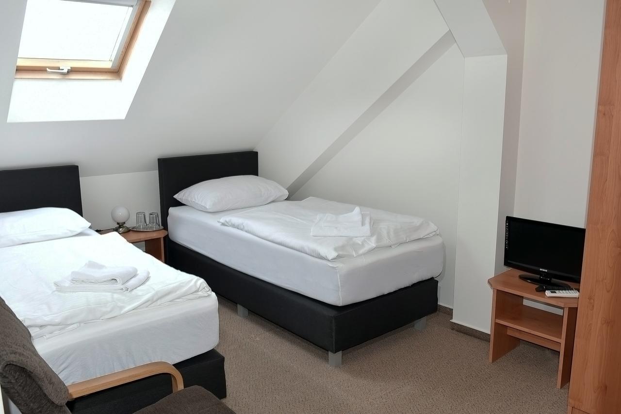 Hotel Bily Konicek Třeboň Dış mekan fotoğraf