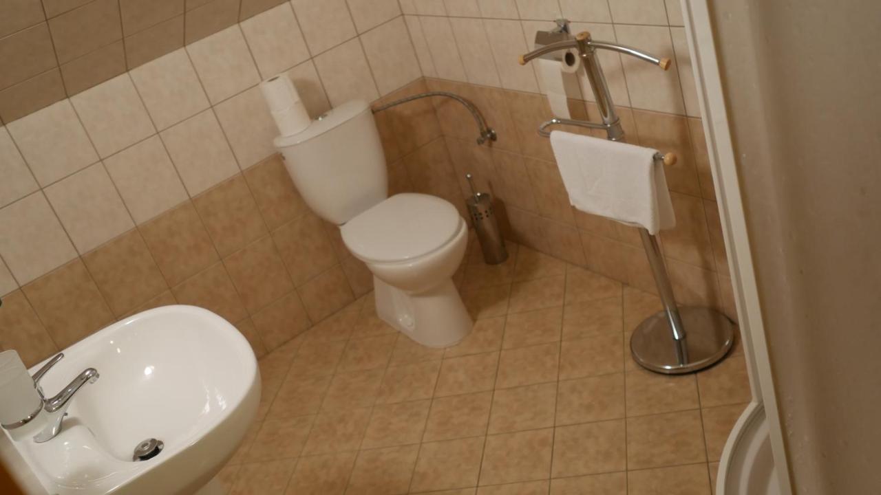 Hotel Bily Konicek Třeboň Dış mekan fotoğraf